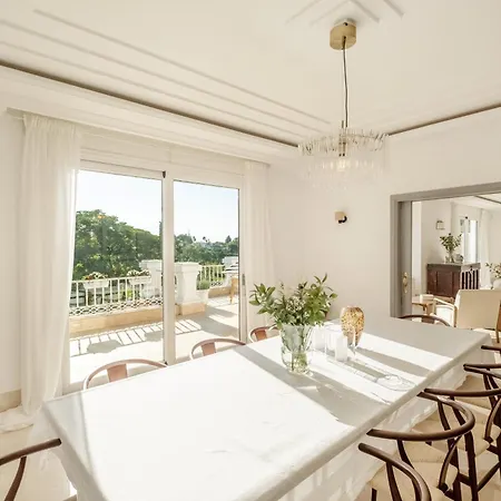 Newly Renovated Frontline Golf 7 Bdrm Luxury Apartment