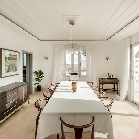 Newly Renovated Frontline Golf 7 Bdrm Luxury Apartment