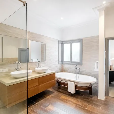 Apartment Newly Renovated Frontline Golf 7 Bdrm Luxury *