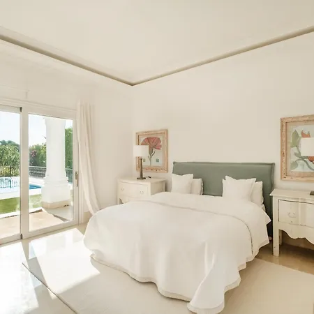 Newly Renovated Frontline Golf 7 Bdrm Luxury Apartment