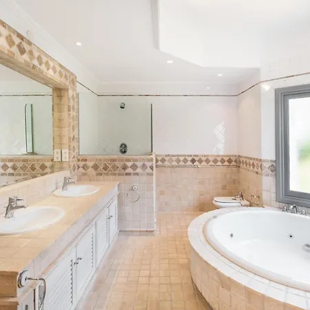 Newly Renovated Frontline Golf 7 Bdrm Luxury Apartment