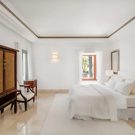 Newly Renovated Frontline Golf 7 Bdrm Luxury