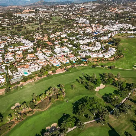 Newly Renovated Frontline Golf 7 Bdrm Luxury Apartment *